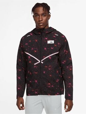 Nike Men’s Lightweight Running Windbreaker